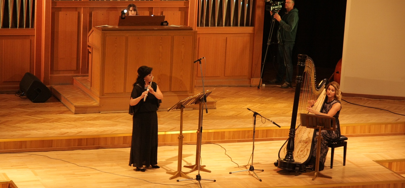 Две Анны, две  флейты, арфа и орган