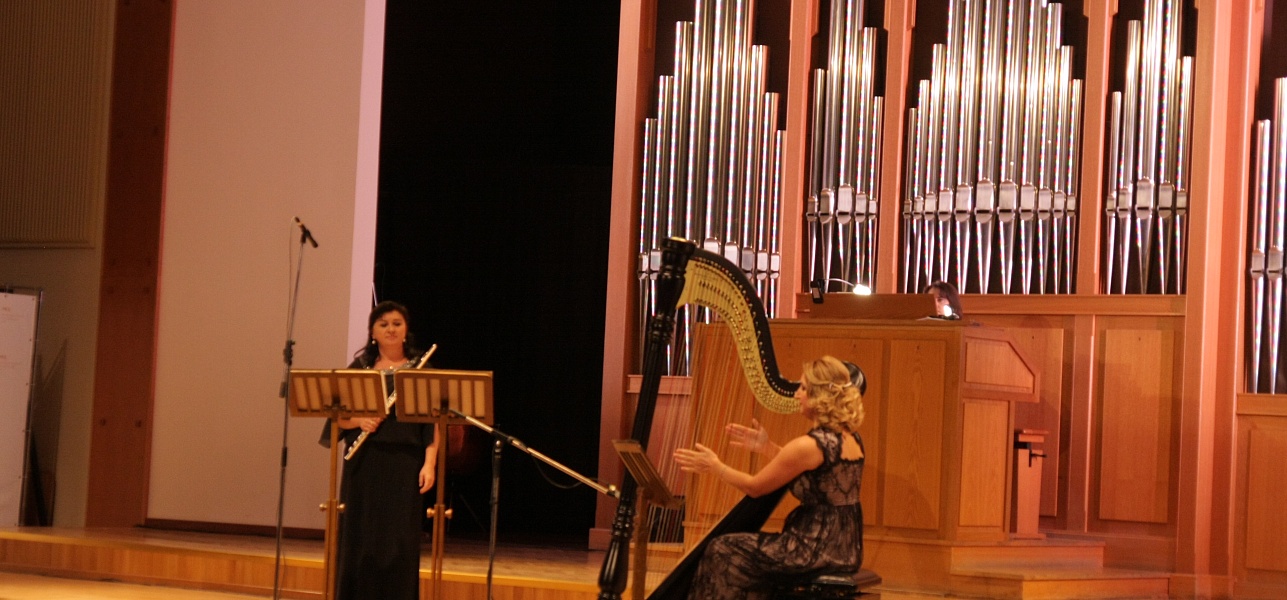 Две Анны, две  флейты, арфа и орган