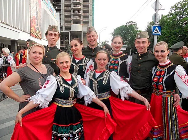 Свой человек во Дворце искусств