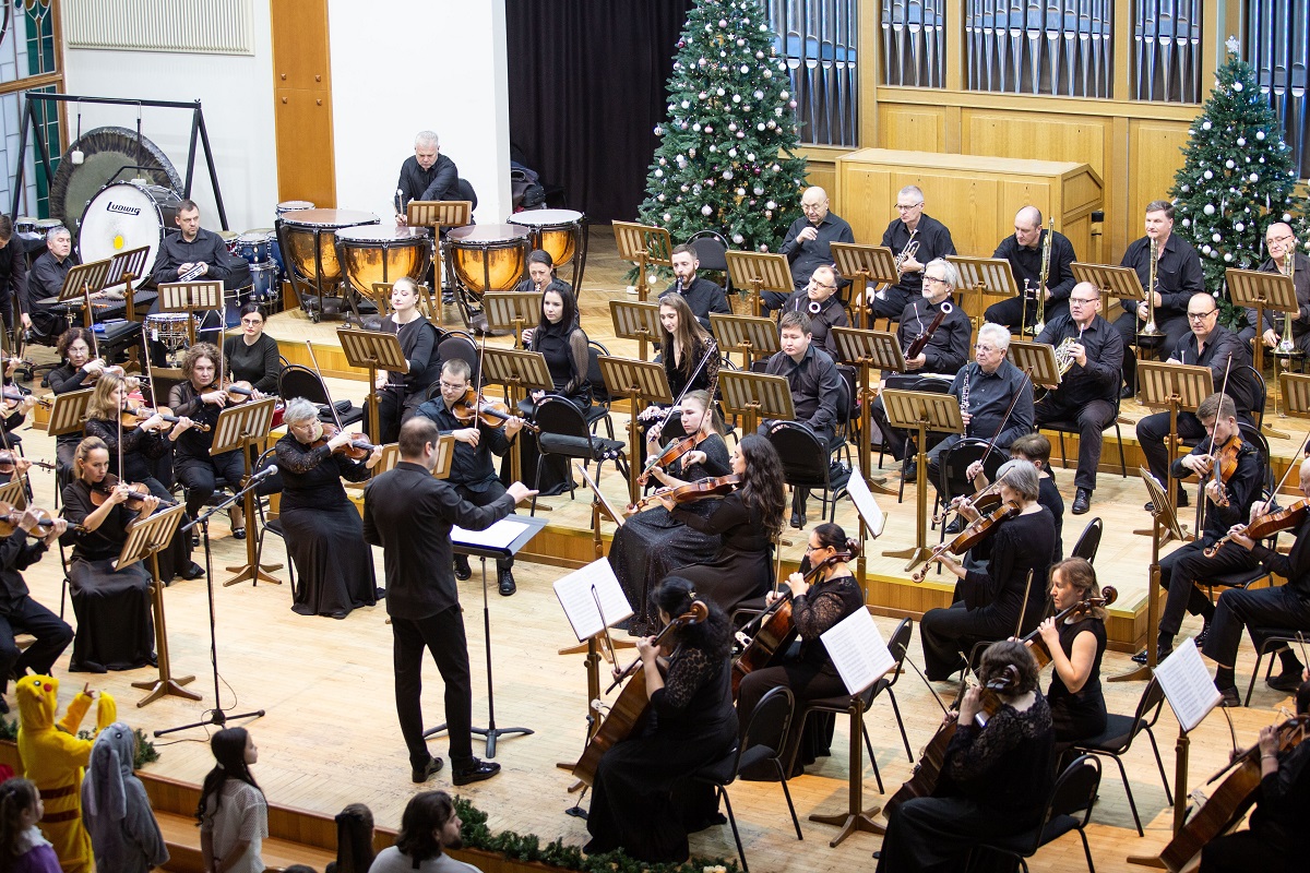 «Оркестр зажигает ёлку!» 