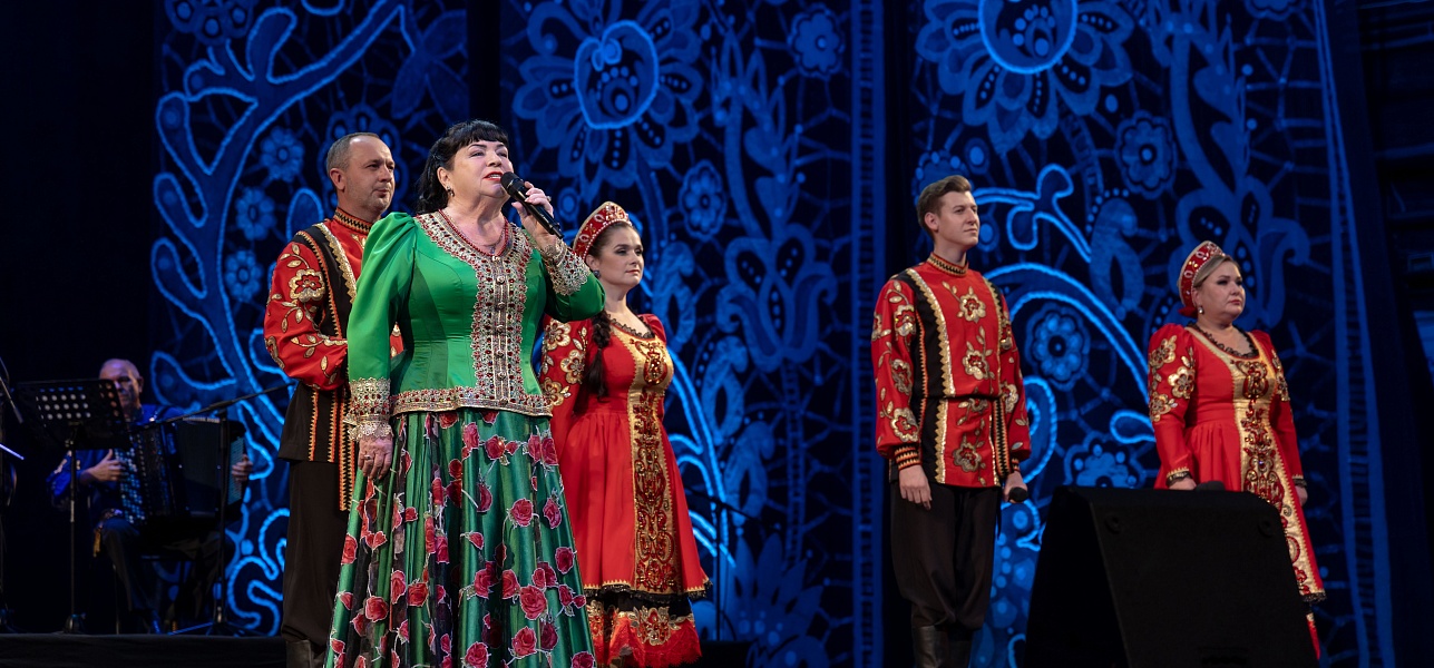 Легко на сердце от песни народной!