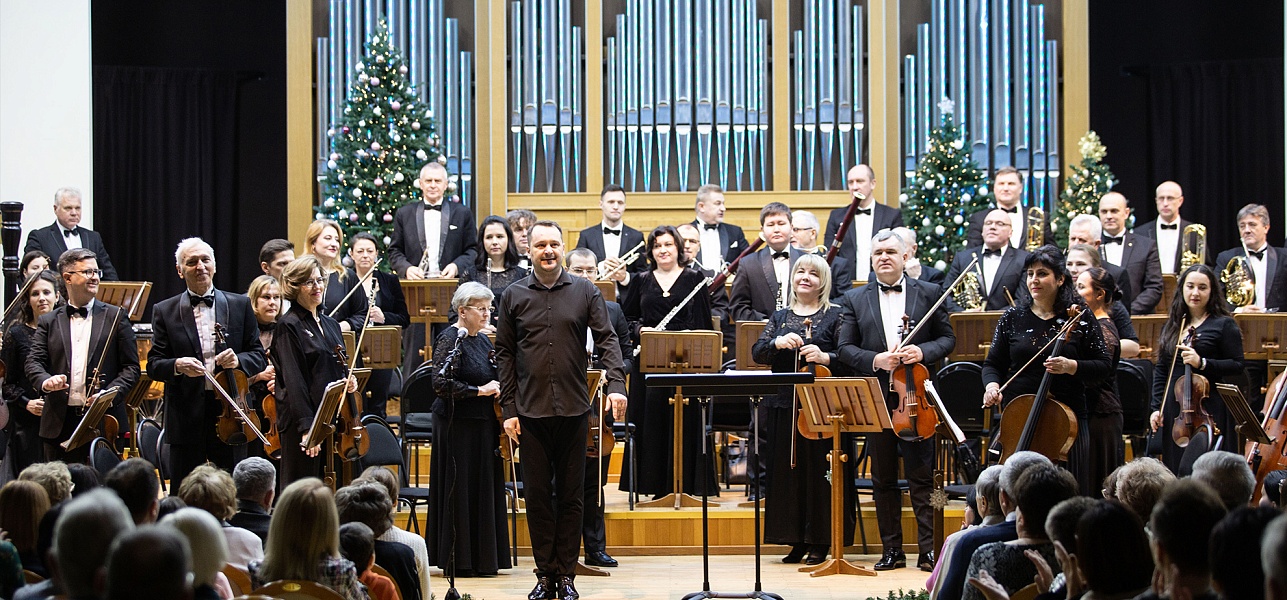 «Ла-ла-ле-ра бум, бум» и брызги шампанского