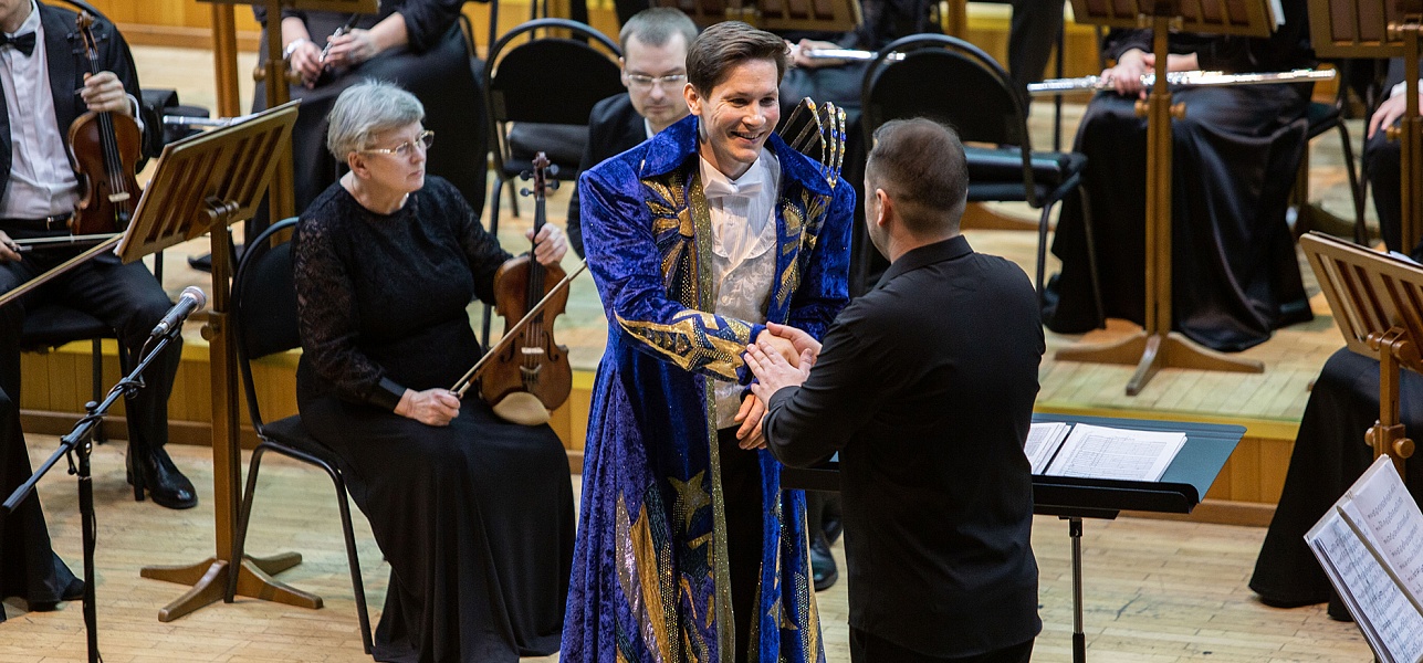 «Ла-ла-ле-ра бум, бум» и брызги шампанского