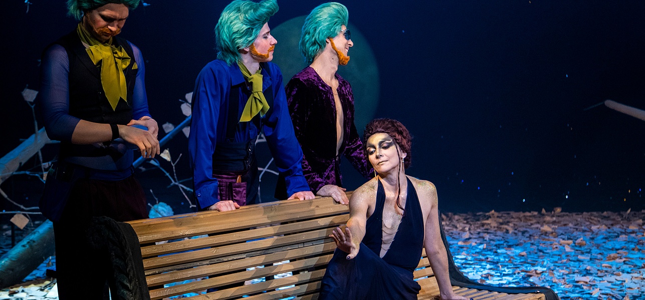 С праздником, дорогие женщины!