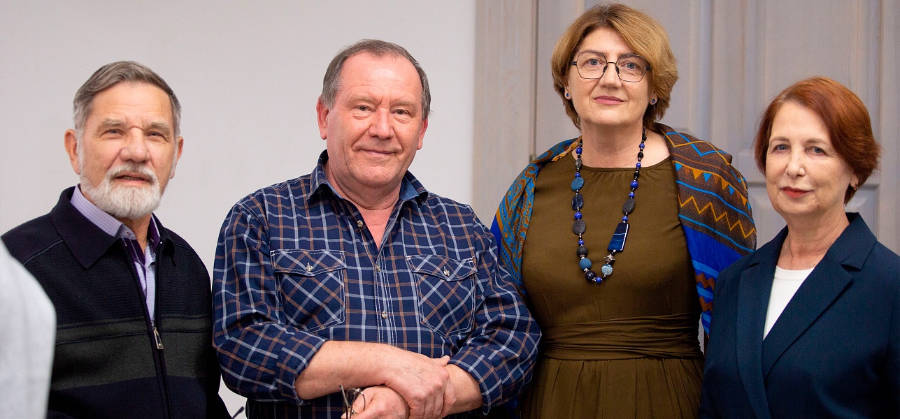 И без солнца ярко