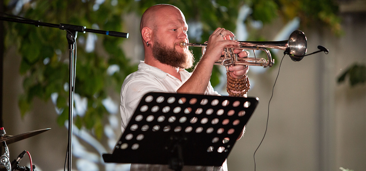Завершили День города джазом
