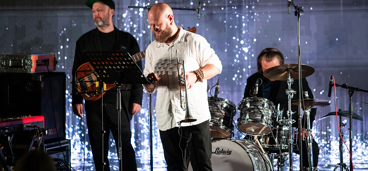 Завершили День города джазом