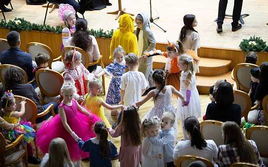 «Оркестр зажигает ёлку!» 