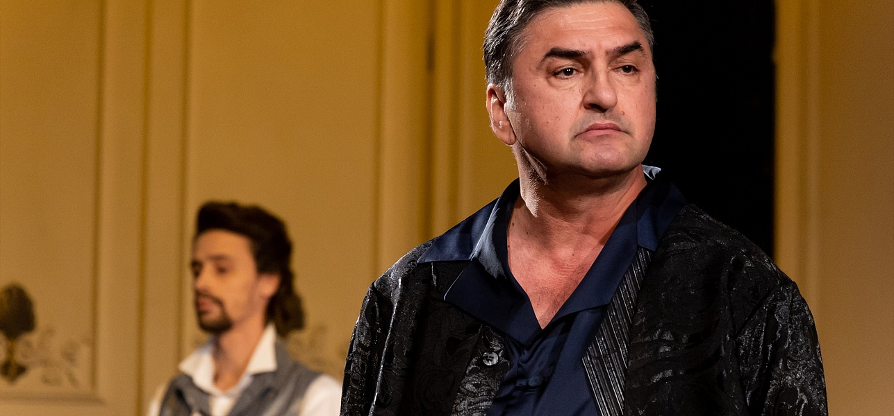 «…А не странен кто ж?»