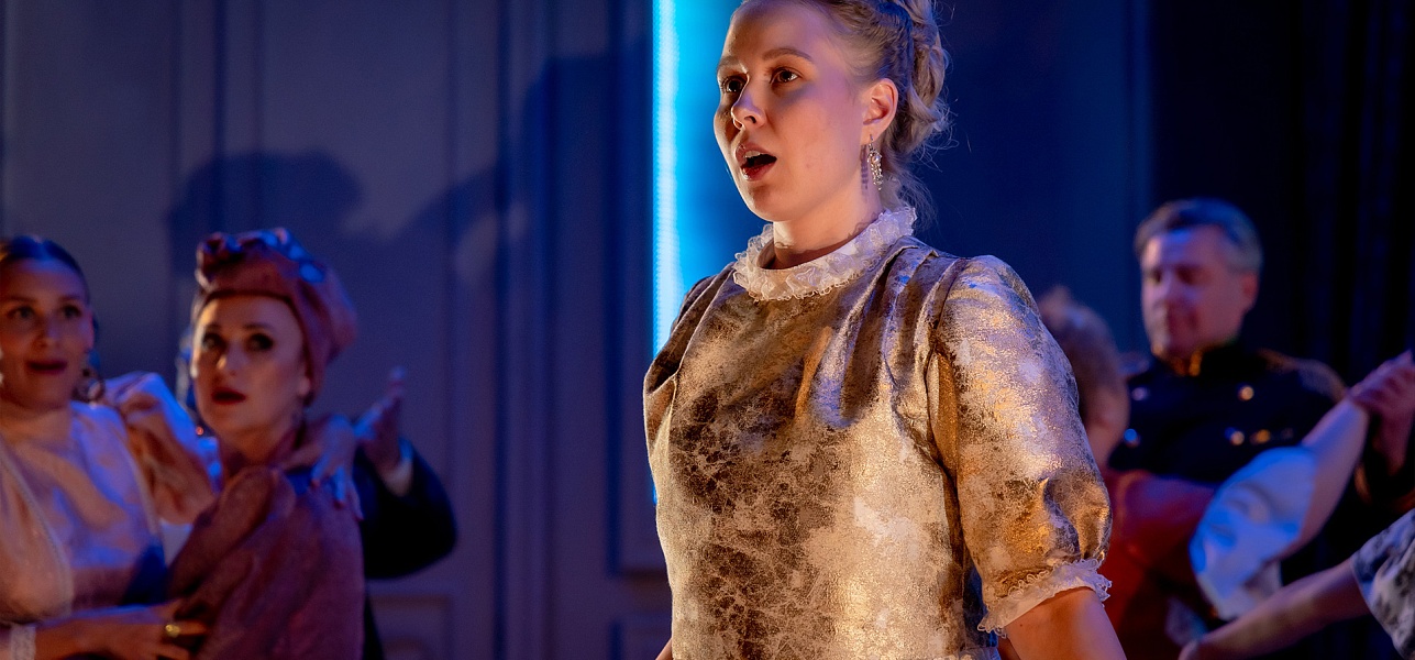 «…А не странен кто ж?»