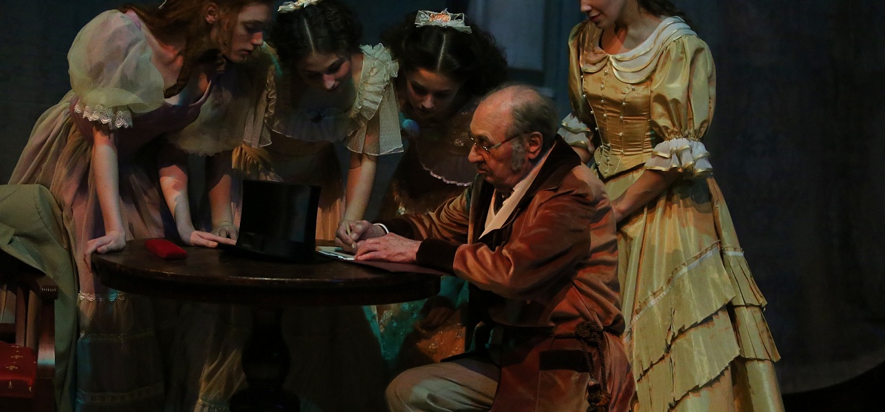 Вице-президент союза театральных критиков Италии Энрико Маркотти  побывал в Молодежном театре