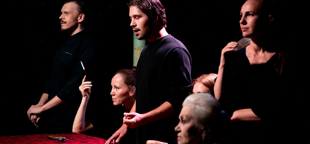 Театр: под крышей и на песке