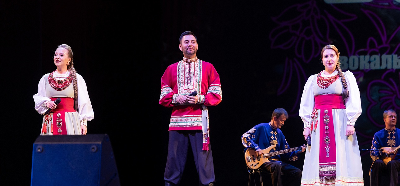 Нам песня строить и жить помогает!