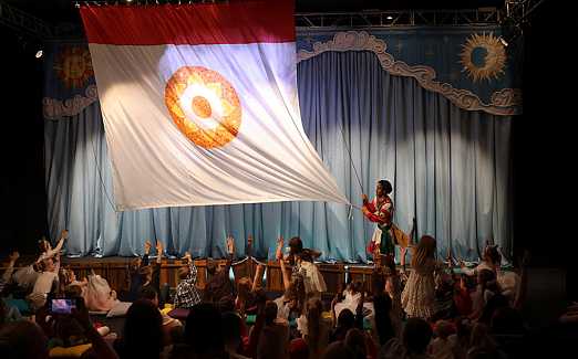 СЕМЕЙНАЯ ЁЛКА  МОЛОДЁЖНОГО ТЕАТРА «Как Садко за снегом ходил»