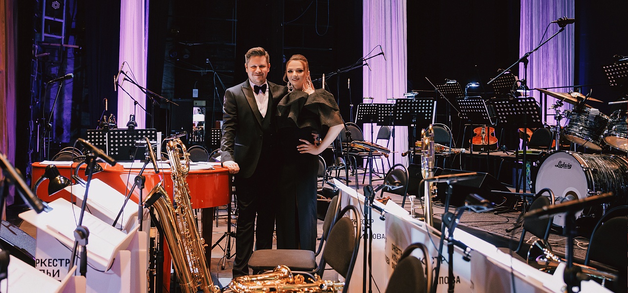 Белеет парус