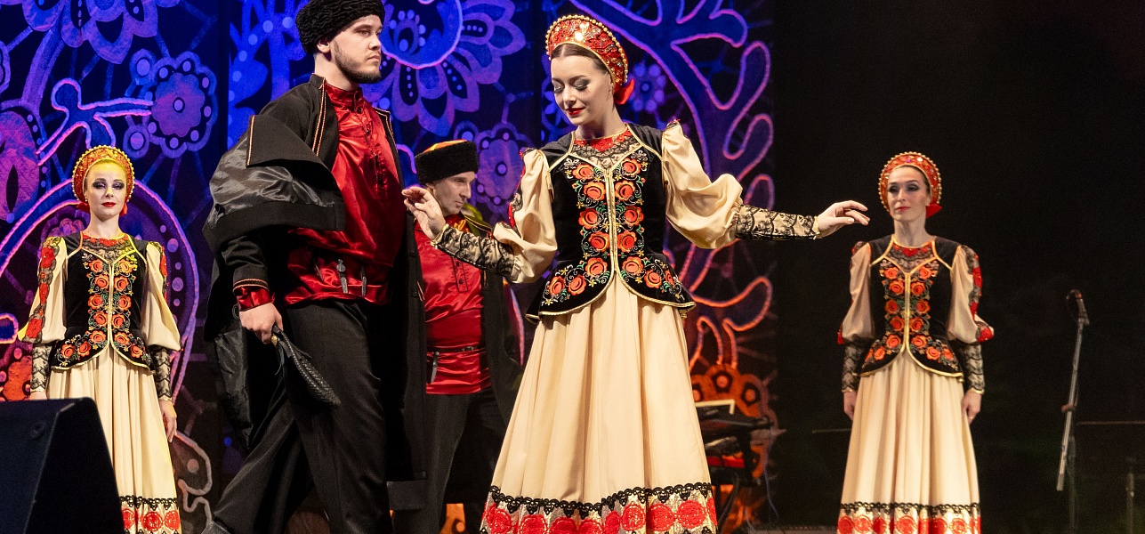 Легко на сердце от песни народной!