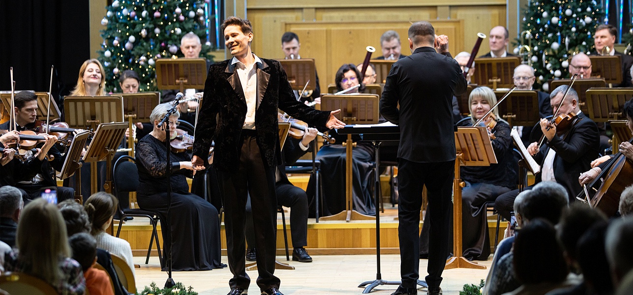 «Ла-ла-ле-ра бум, бум» и брызги шампанского