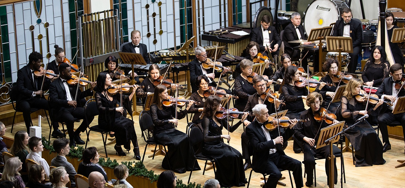 «Ла-ла-ле-ра бум, бум» и брызги шампанского