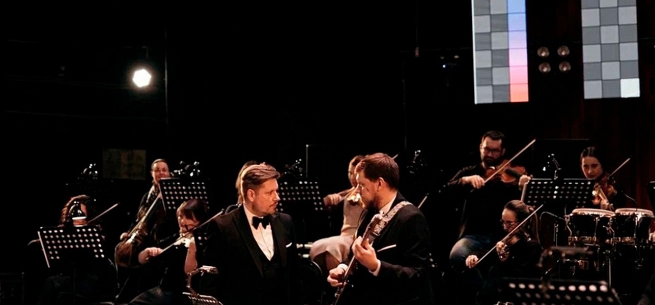 Чёрное платье в пол и другие действующие лица