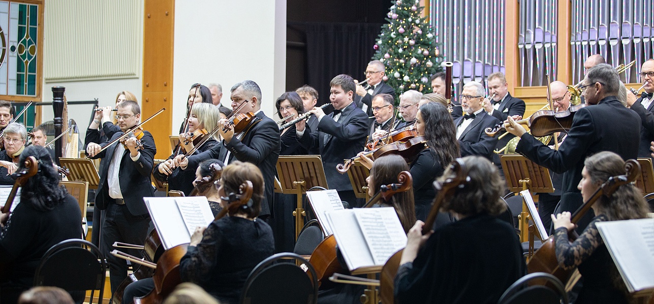 «Ла-ла-ле-ра бум, бум» и брызги шампанского