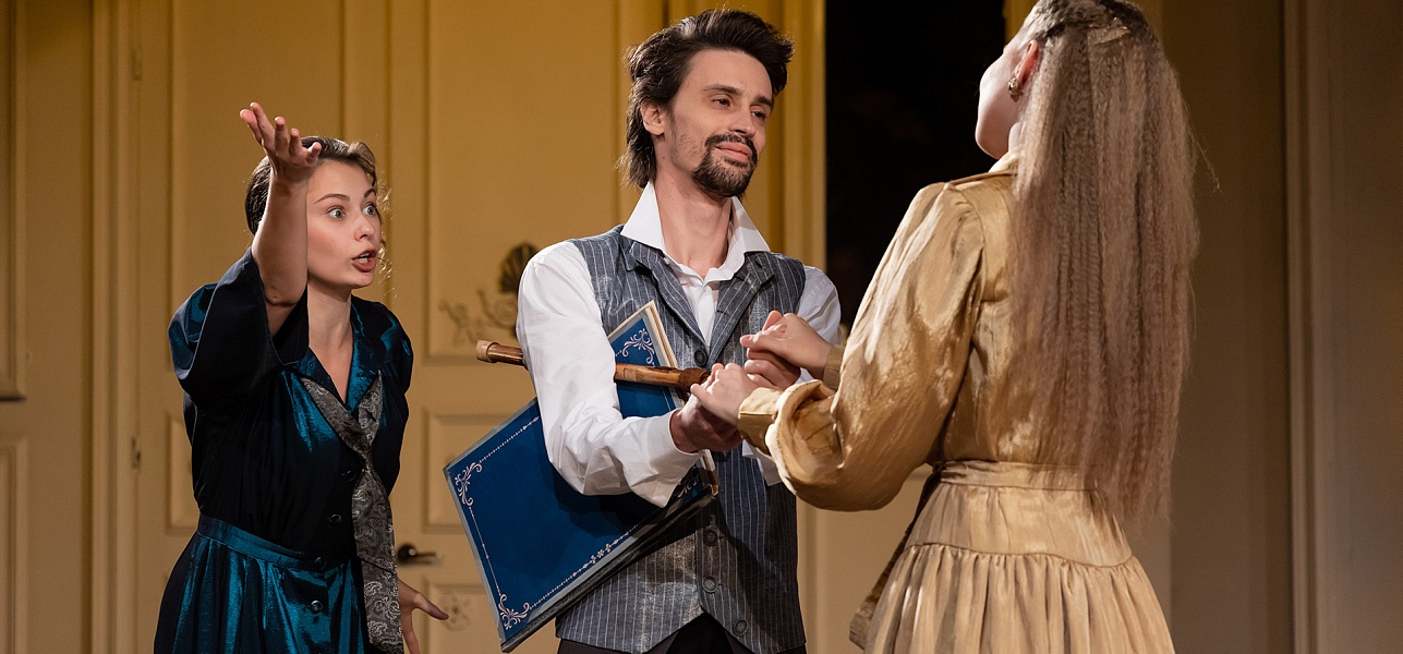 «…А не странен кто ж?»