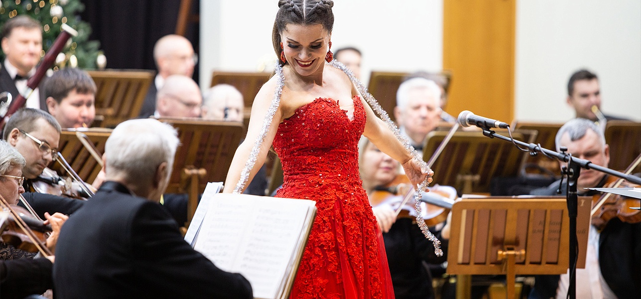 «Ла-ла-ле-ра бум, бум» и брызги шампанского