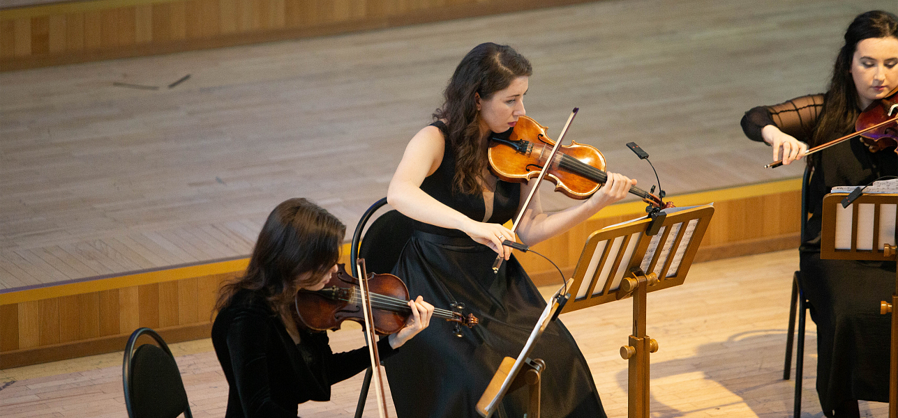 16 струн на четверых