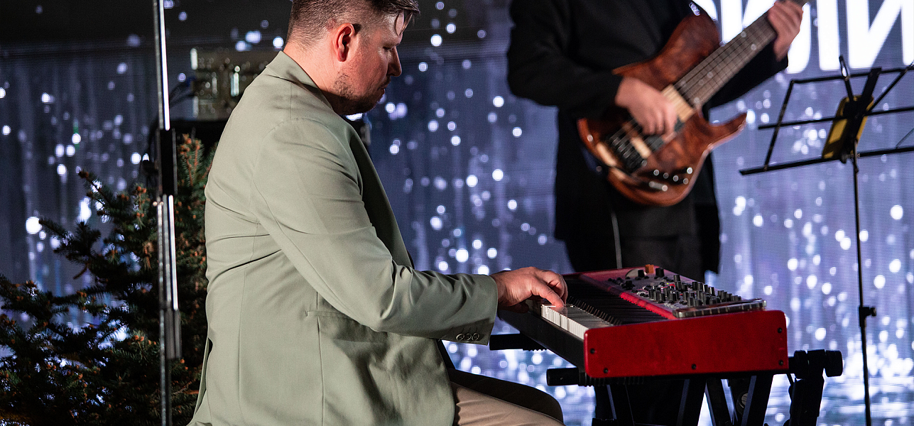 Завершили День города джазом