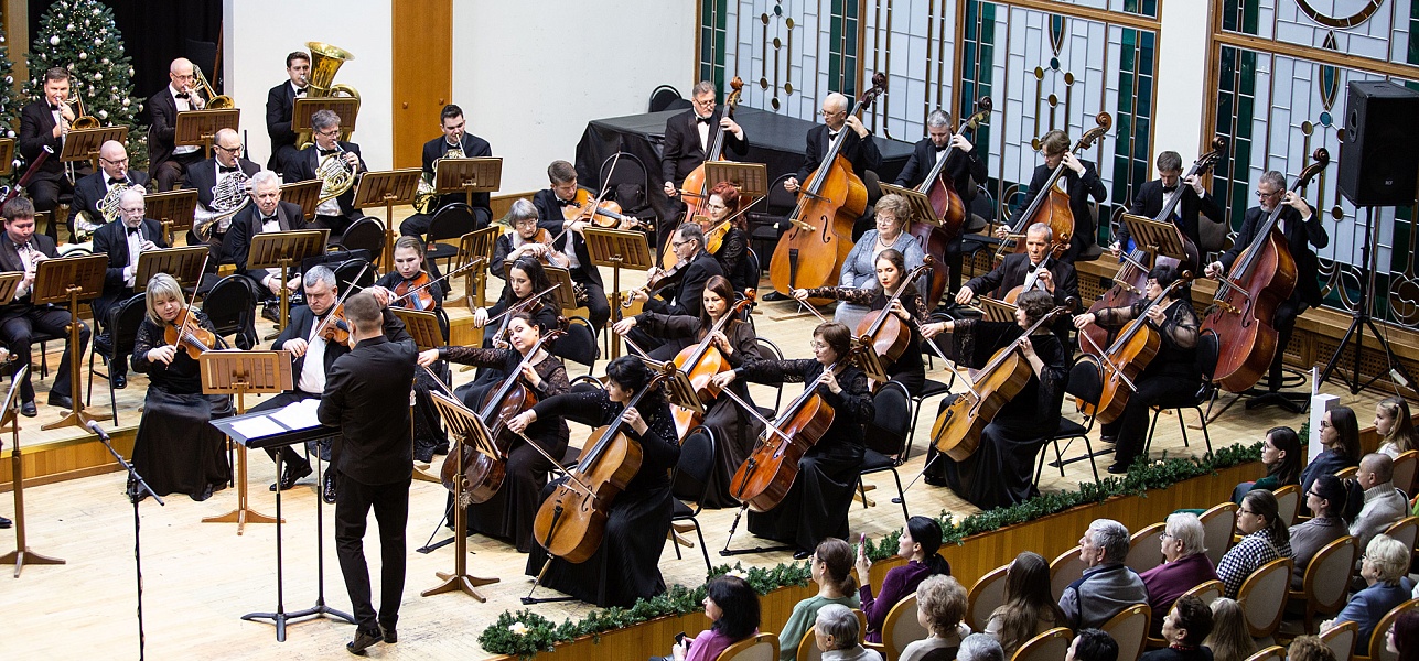 «Ла-ла-ле-ра бум, бум» и брызги шампанского