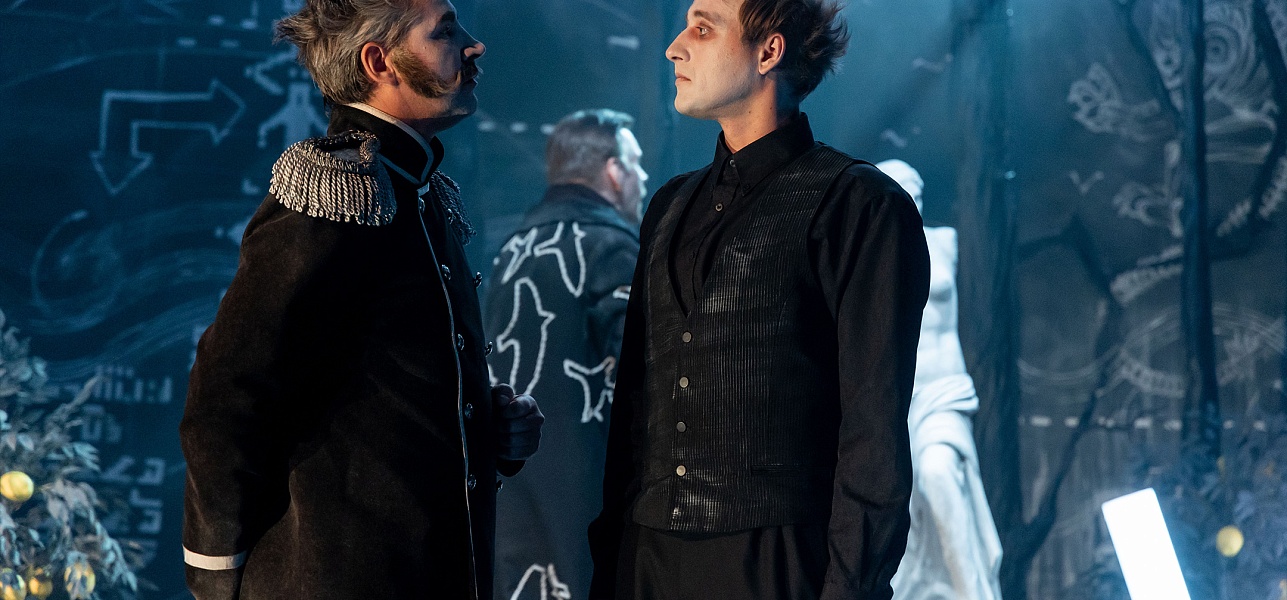 Который тут идиот? В очередь!