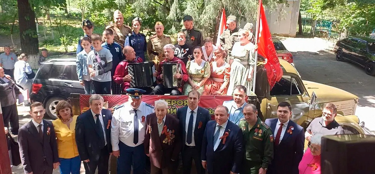 «Родник» поёт для ветеранов