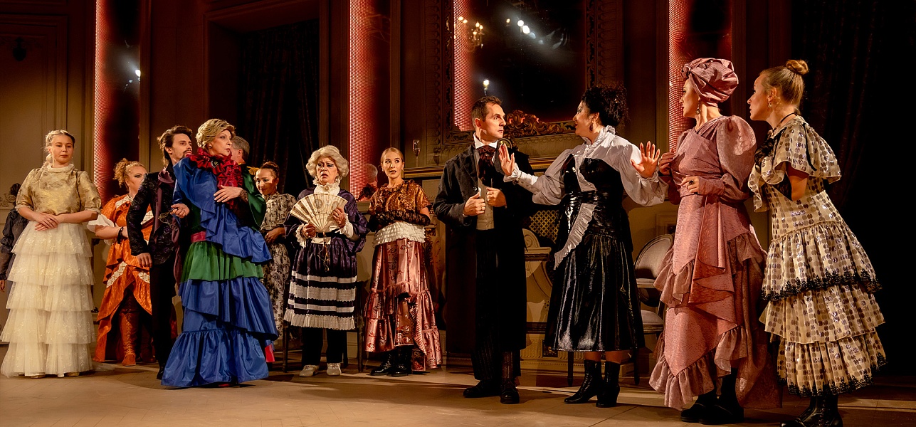 «…А не странен кто ж?»