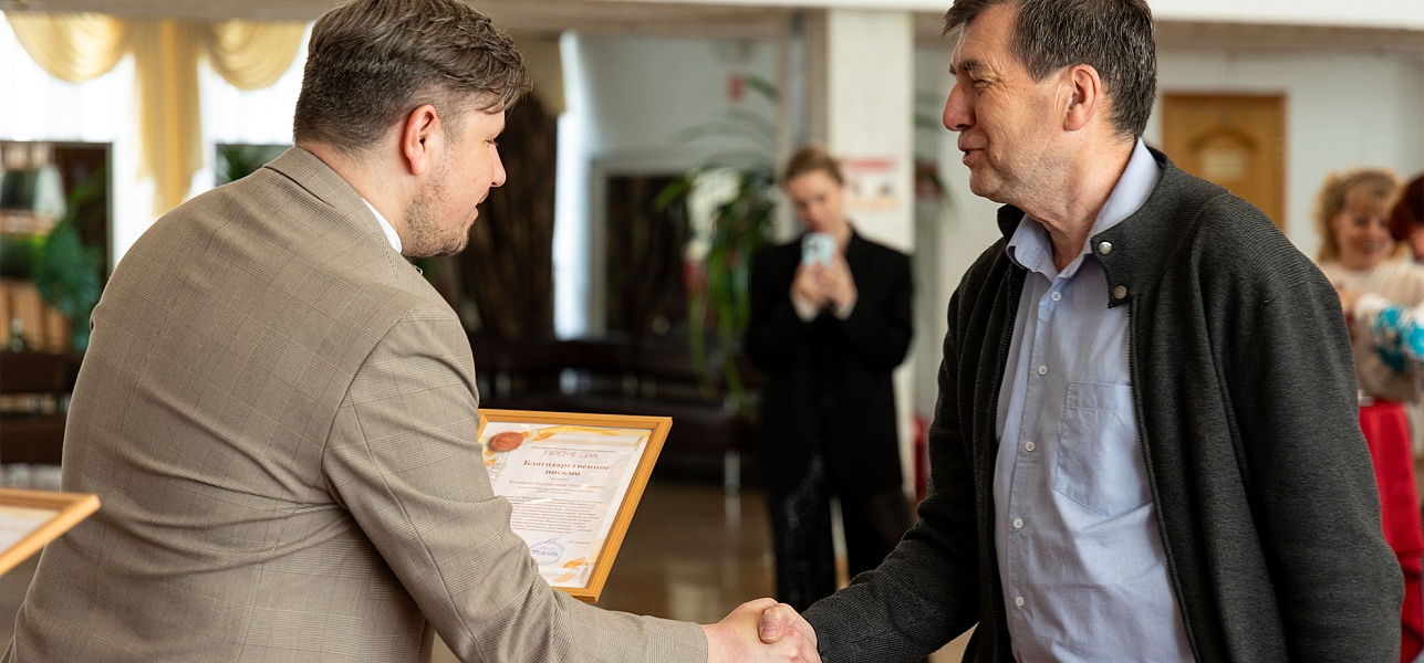 На их улице праздник!