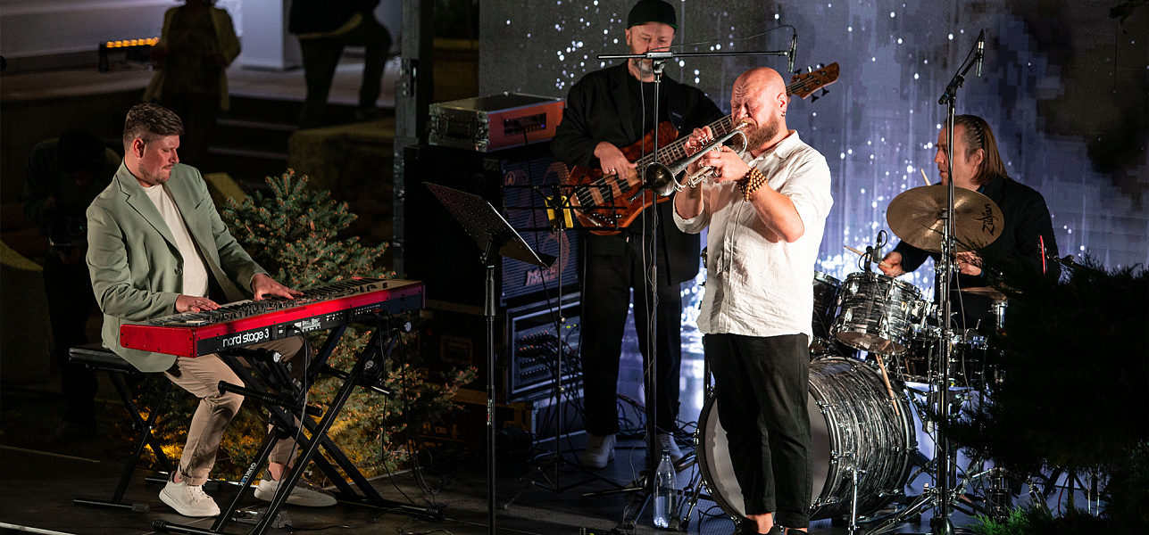 Завершили День города джазом