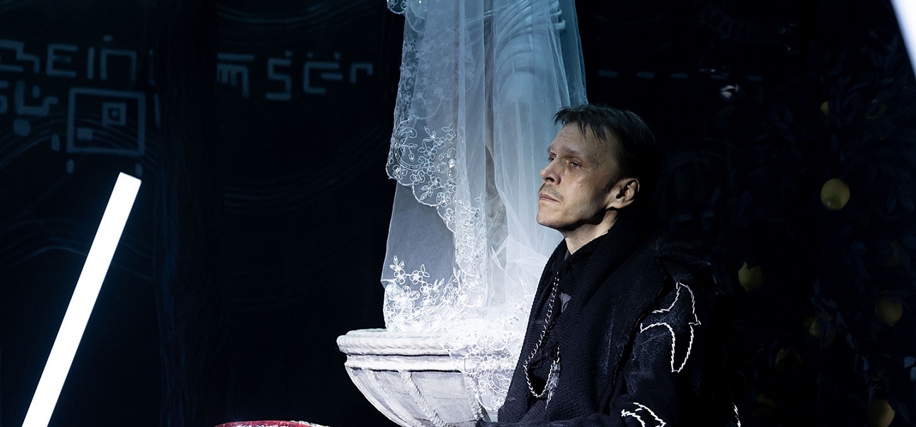 Который тут идиот? В очередь!