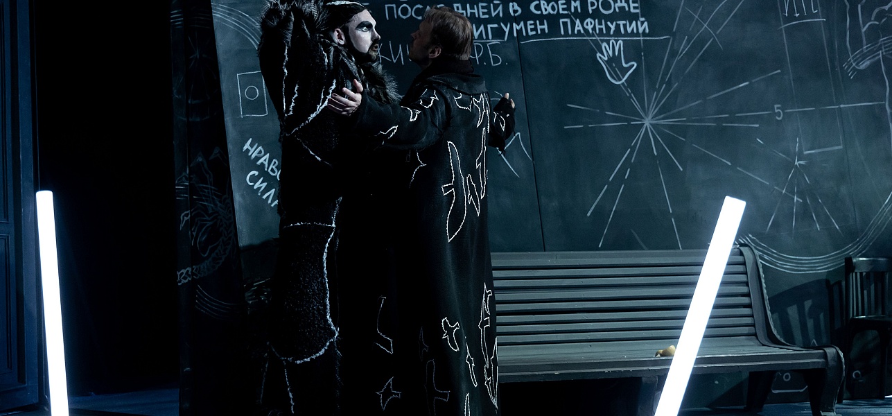 Который тут идиот? В очередь!