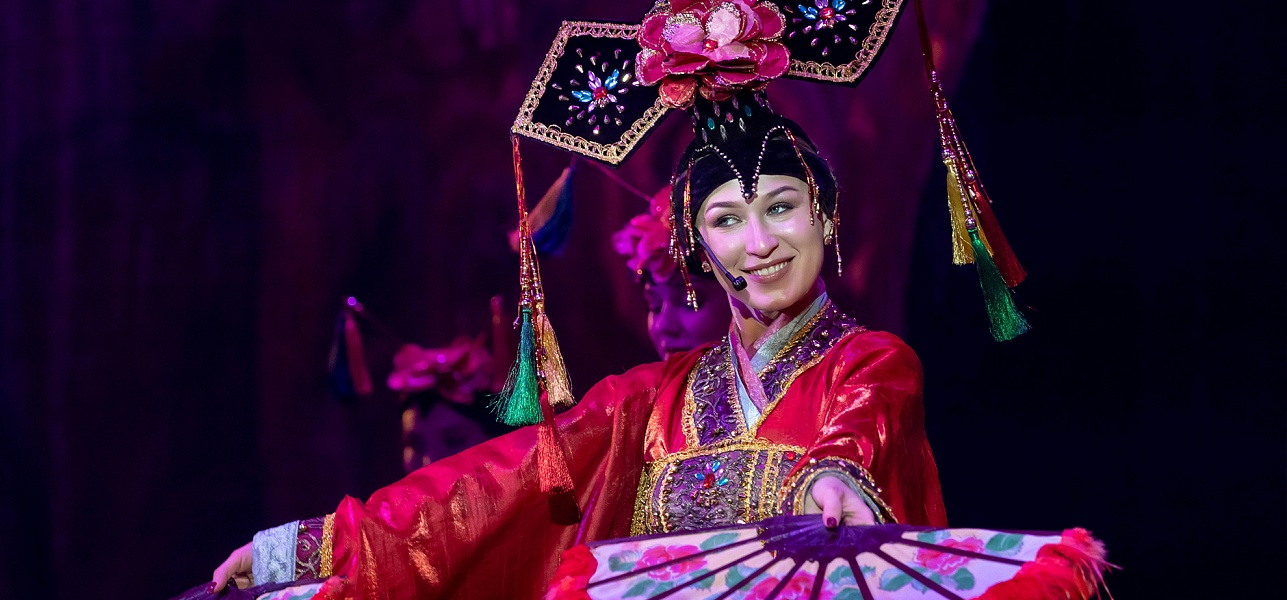 В эти выходных во Дворце искусств зрители увидели шоу "Магия Солнца"