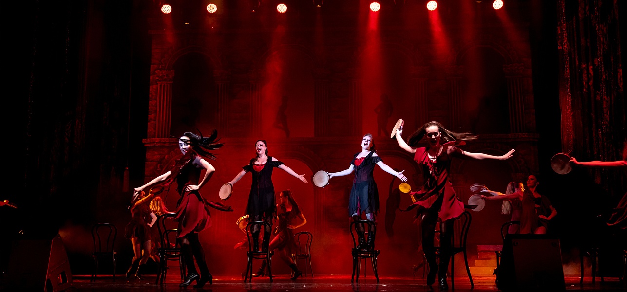 Жаждем шоу!