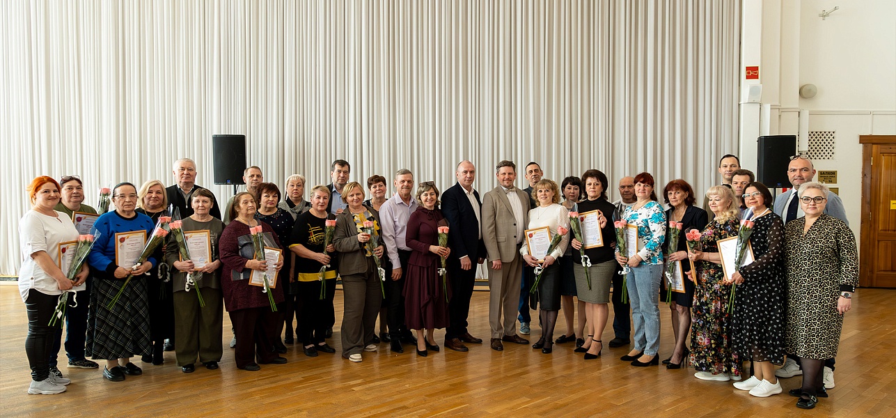 На их улице праздник!