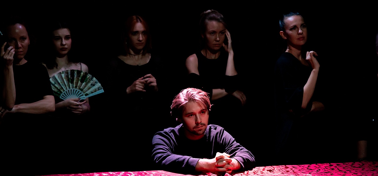 Театр: под крышей и на песке