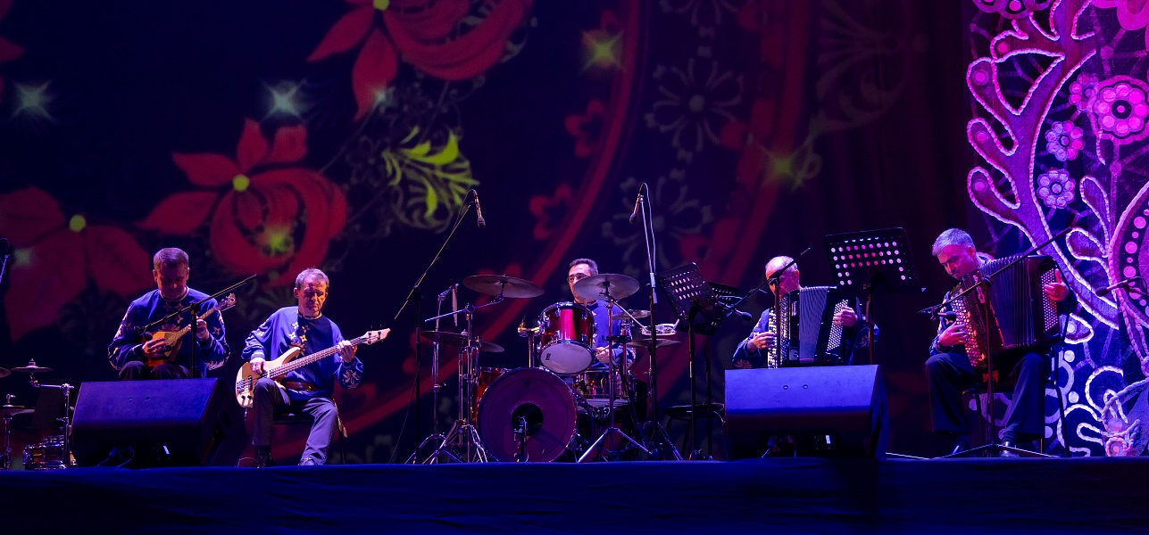 Легко на сердце от песни народной!