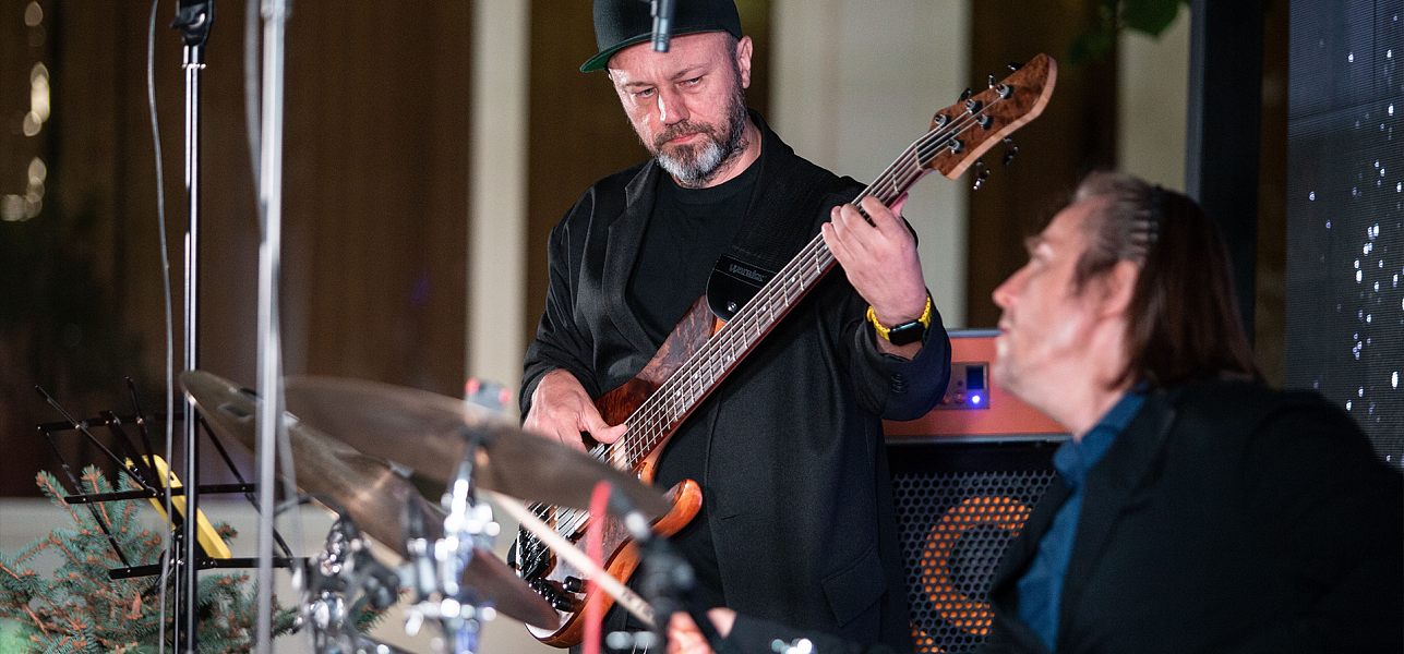 Завершили День города джазом