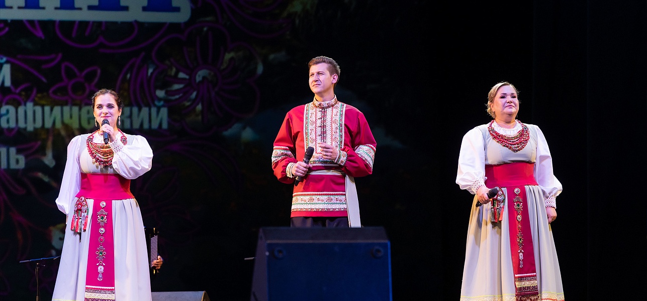 Нам песня строить и жить помогает!