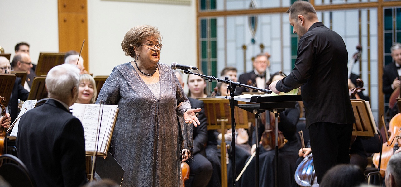 «Ла-ла-ле-ра бум, бум» и брызги шампанского