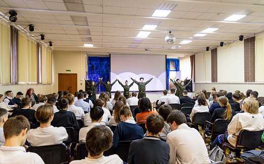 "Во славу русского солдата". Музыкально-театрализованное представление. Место проведения: МОУ гимназия № 87, ул. Бульварно кольцо, 9
