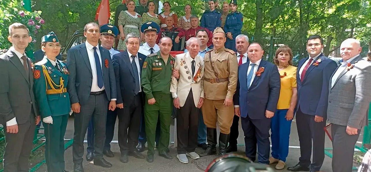 «Родник» поёт для ветеранов