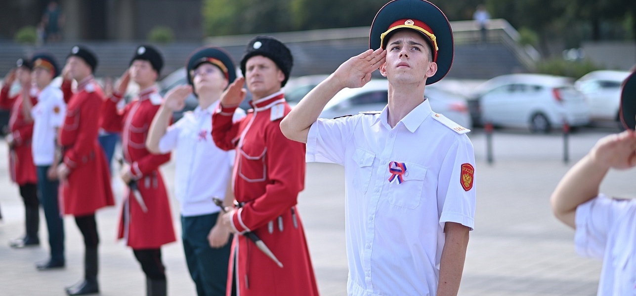 Триединый. Непобедимый!..