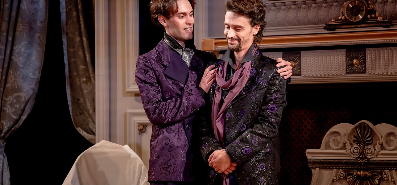 «…А не странен кто ж?»