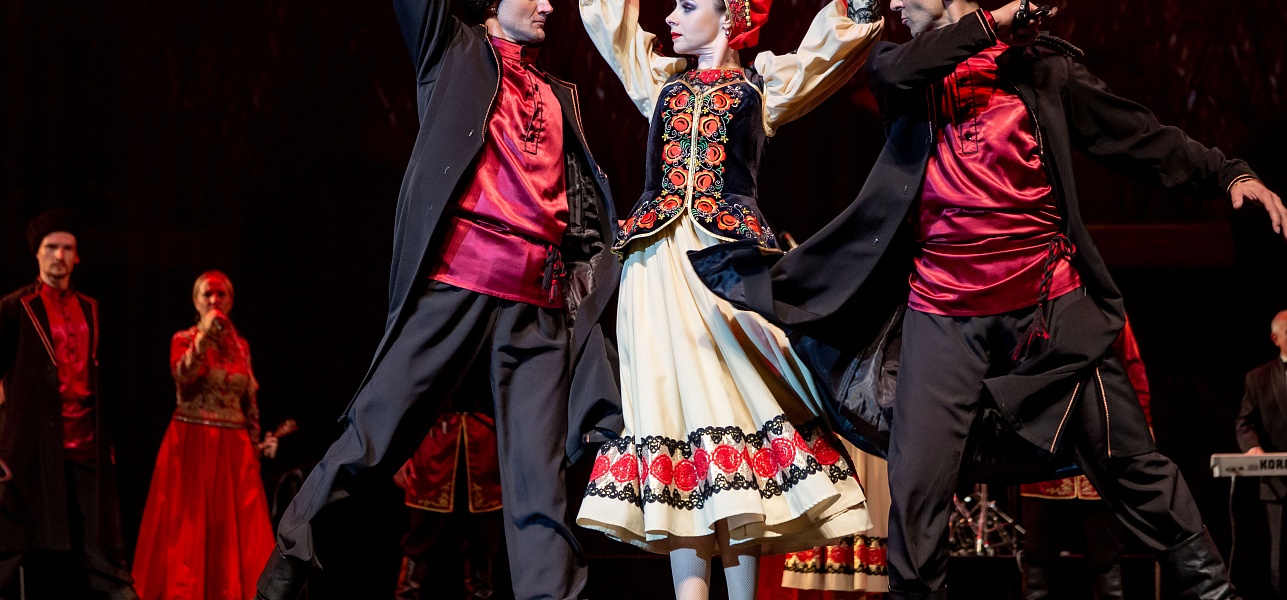 «Можно я тихонько потандюю?»: юбилей артиста балета ансамбля "Родник" Андрея Марана
