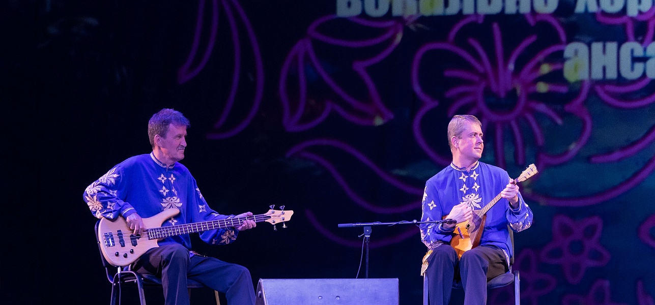 Нам песня строить и жить помогает!